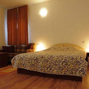 Pokój z łóżkiem king-size